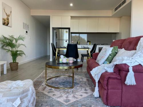 Kogarah Apartment | Cozy New 2BR & Near Airport, Mall & Transit