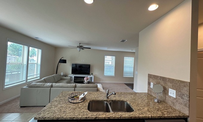Norcross House | Cozy new 4-bedroom house in excellent location Duluth.