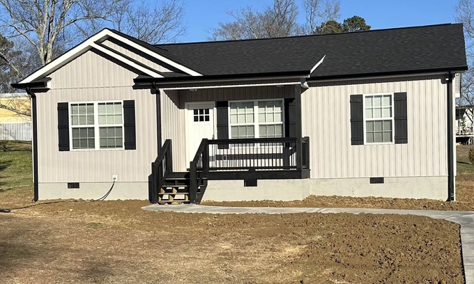 Dalton House | Guest Rated 10/10: New Build Home in Dalton, GA