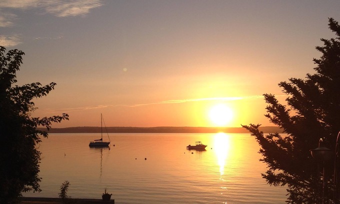 Portsmouth Cottage | Cozy New England Beach Cottage with Private Beach & Boat Ramp, Incredible Views