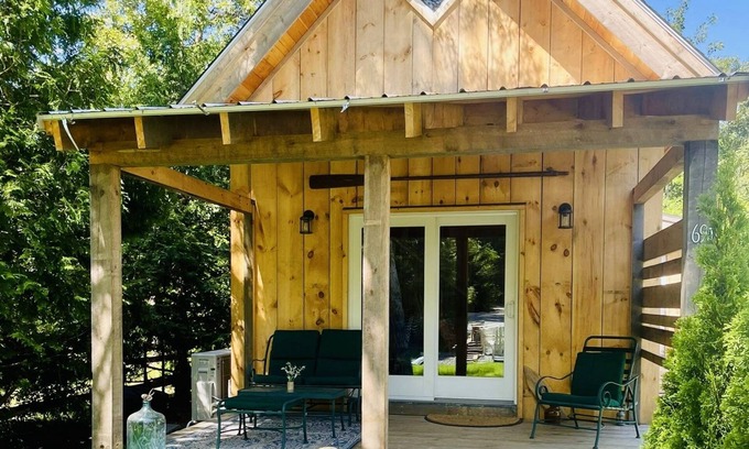 Vineyard Haven Cottage | Inviting TimberFrame Retreat in Vineyard Haven Awaits You!