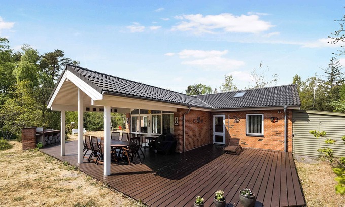 Bedegaard House | Cozy Holiday Home with Ocean View and Spa in Snogebæk