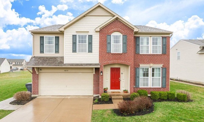 Groveport House | Inviting Newly Remodeled 6-Bedroom Home with Hot Tub