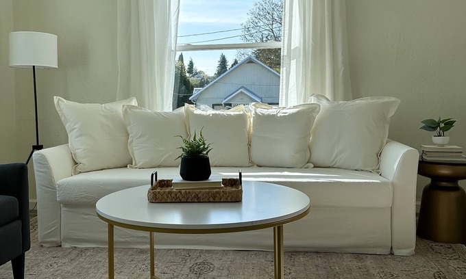 Bremerton House | Cozy Newly Remodeled Cottage Near Ferry - Pet Friendly Stay!