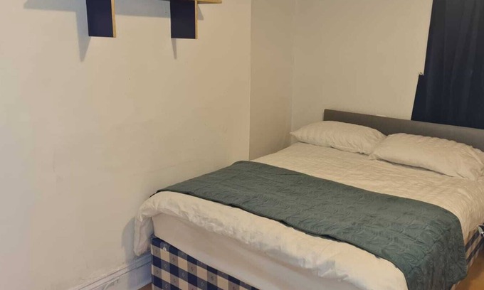 Newport Apartment | Cozy 1 Bed Flat in Newport with Kitchen & Breakfast Included