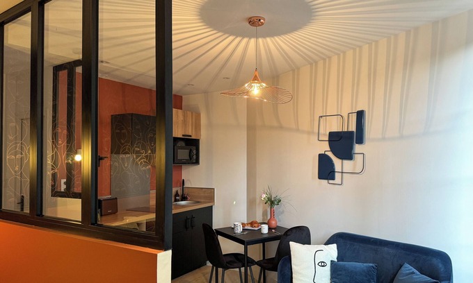 Centre Ville Apartment | Cozy Niort Tuscan Red Studio cocooning
