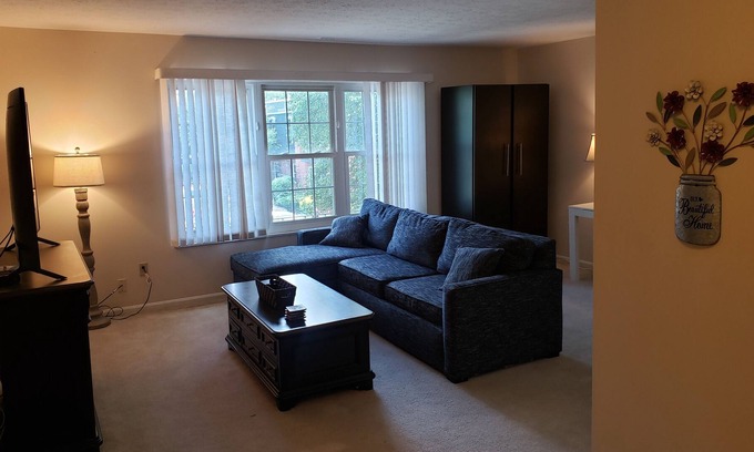 North Olmsted Condo | Cozy North Olmsted Condo Near Everything!