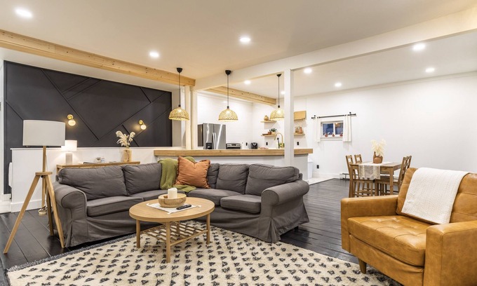 Two Harbors Apartment | Inviting North Shore Retreat with Pet-Friendly Amenities