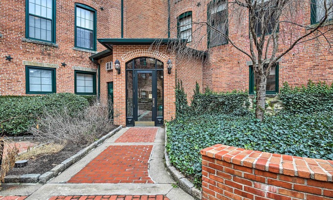 Norwalk Apartment | Beautiful Norwalk Studio - Steps from the Beach & Amenities!