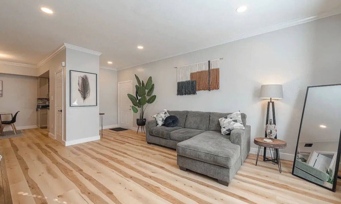 South Central Houston Condo | Perfect Retreat: Cozy Oasis Apt Near Med Center & NRG