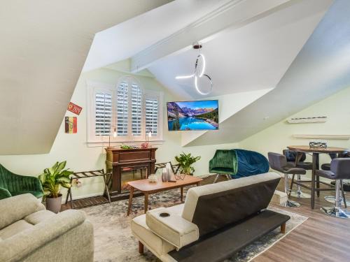 Buda Apartment | Inviting Oasis in SE Austin with Pool and Ocean View