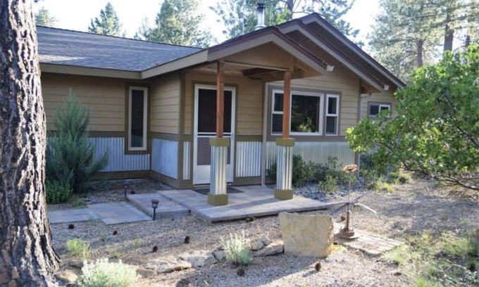 Deschutes River Woods House | Relaxing Retreat with Kitchen & Pet-Friendly Amenities