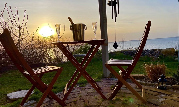 Plymouth Apartment | Cozy Oceanfront Studio with Amazing Views.