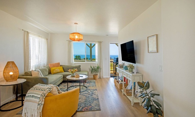 Shelter Cove House | Oceanview Hideaway: Guest Rated 10/10 with Breakfast & More