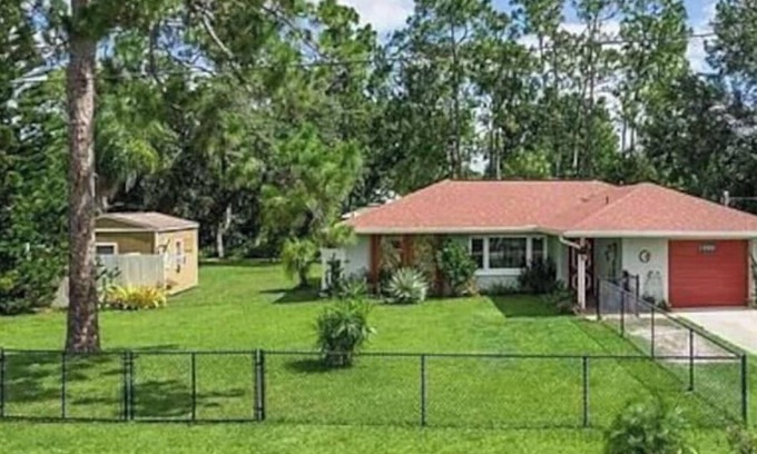 Sebring House | Comfort on the Canal: Perfect for Family Fishing Getaways
