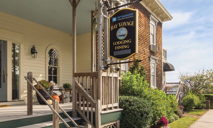 Jamestown Resort | Deluxe One Bedroom Suite Near Narragansett Bay with Pool