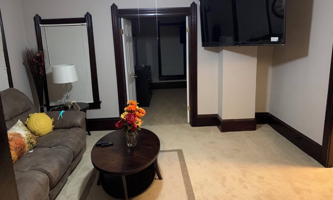 Cleveland House | Cozy one bedroom with great access to downtown, and near by shopping!