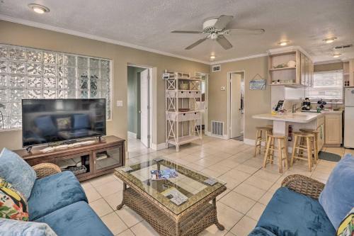 Neptune House | Inviting Ormond Beach Bungalow Just Steps from the Ocean