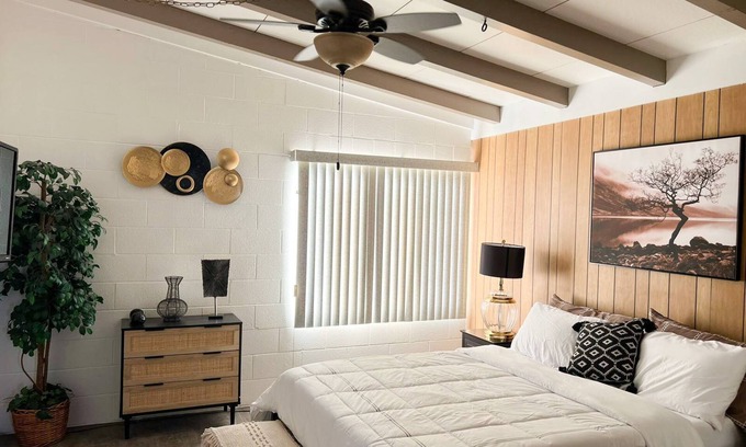 Indian Cove House | Family-Friendly Cozy Palms Getaway with Pool & Breakfast