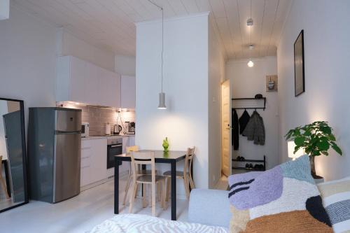 Alppiharju Apartment | Cozy & Peaceful Kallio Studio Near Everything