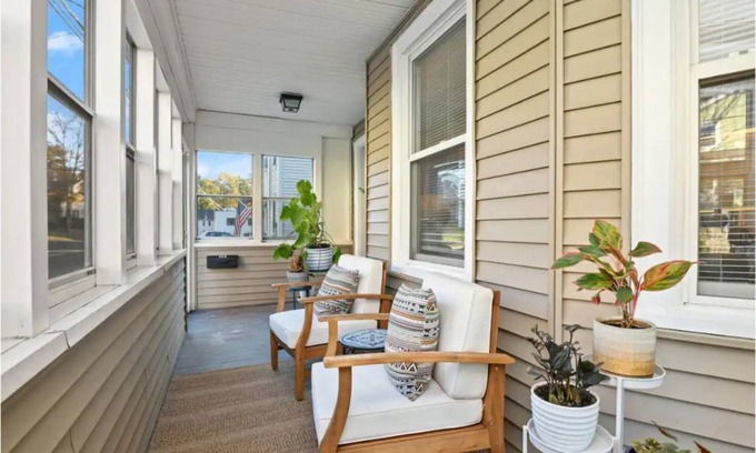 Middletown Apartment | Pet-Friendly Apartment Steps from University - Rated 10/10