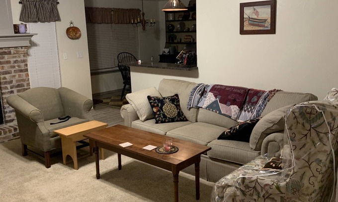 Oklahoma City House | Inviting Pet-Friendly Retreat Close to Tinker Air Force Base