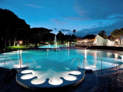 Baia Domizia Ski Chalet | Relax at Belvilla by OYO Baia Domizia Camping Resort