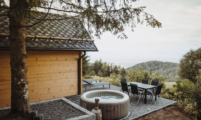 Ambroz pod Krvavcem Cabin | Cozy place with Sauna and Jacuzzi