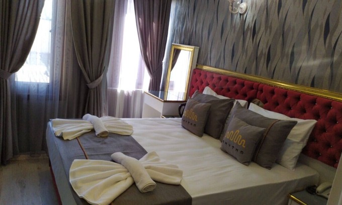 Kumkapi House | Affordable Cozy Retreat with Spa and Hot Tub Amenities
