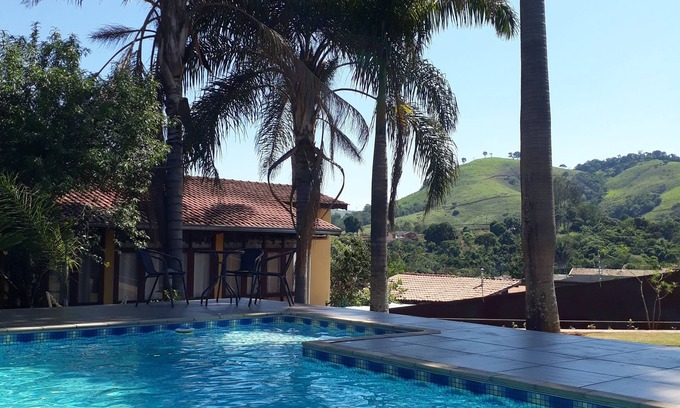 Lindoia House | Welcoming Getaway with Pet-Friendly Amenities and Free Wi-Fi