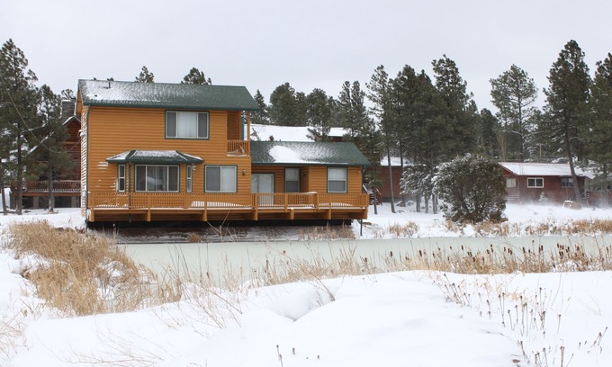Pinetop-Lakeside Cabin | Perfect Pond-side Cabin with Kitchen, Rated 10/10 by Guests