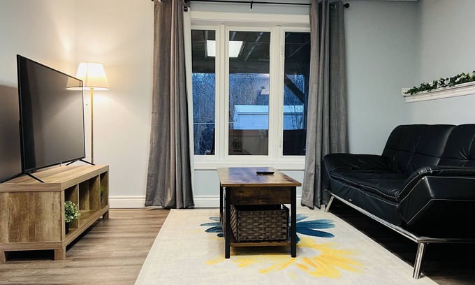 London Apartment | Inviting Private 1 Bedroom Studio with Breakfast Included