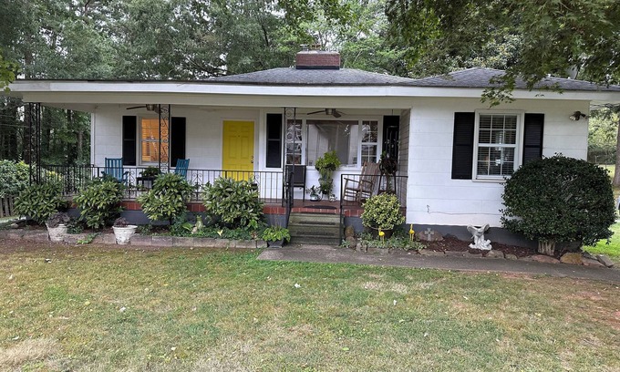 Southwest Raleigh House | Charming Private Efficiency Near Downtown Raleigh & PNC Arena