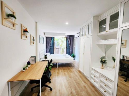 Bang Rak Apartment | Cozy Private Family Apartment in Bangkok CBD Silom-Sathorn - 240m to BTS Saint Louis