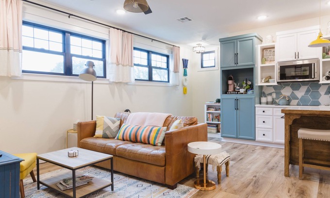 Waco House | Inviting Private Getaway Near Silos & Downtown with Kitchen