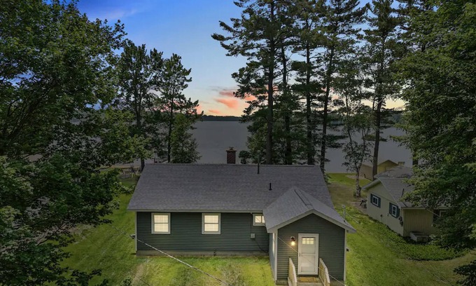 Kalkaska Cottage | Charming Lakefront Cottage - Pet-Friendly & Close to Traverse City