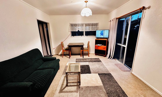 Te Akau Apartment | Cozy Private Studio – 100m from the Beach | Port Waikato, NZ