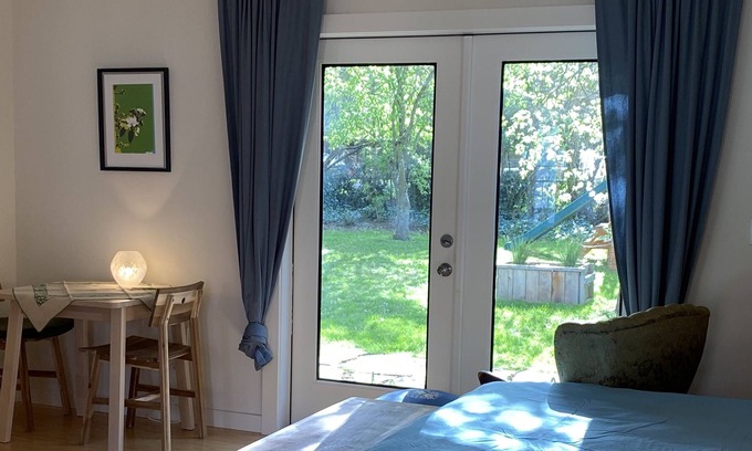 Brentwood-Darlington Cottage | Charming Private Studio Cottage Nestled Among the Trees