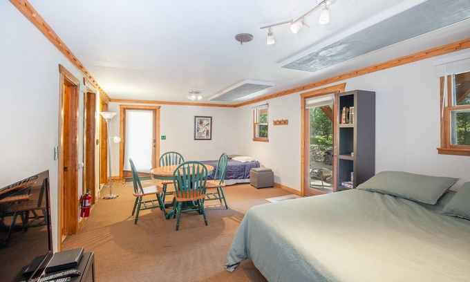 Fairplay Apartment | Inviting Private Studio with Ocean View in the Aspens