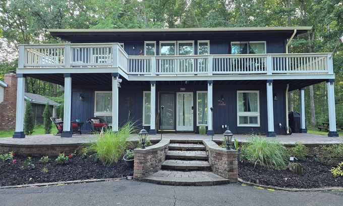 Lake of the Woods House | Charming Property Steps from Lakefront Beach with Pool