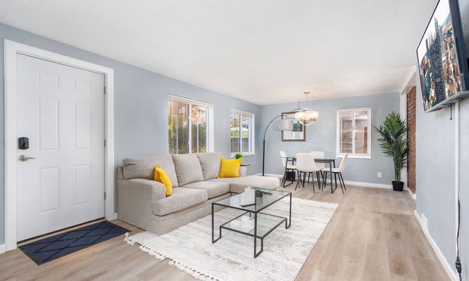 Pittsburgh Apartment | Cozy & Quiet 2-Bedroom Retreat in Pittsburgh with WiFi and Parking