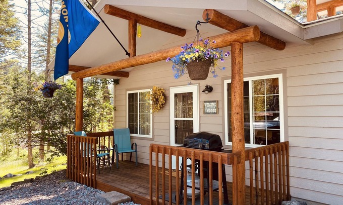 Bigfork House | Serene Cabin Retreat Near Flathead Lake and Cherry Orchards