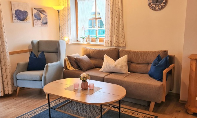 Oberschonau Apartment | Tranquil Hochkalter Apartment: Family-Friendly Retreat