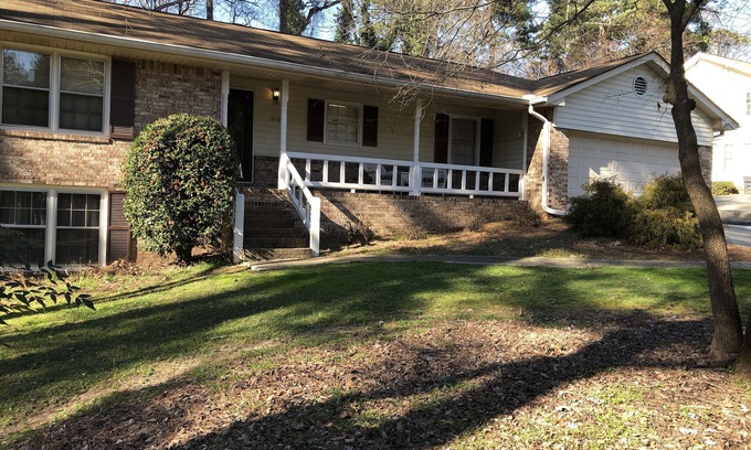 Stone Mountain House | Tranquil Retreat with Pool and Ocean Views in a Great Area