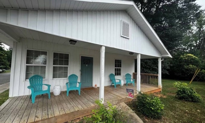 North Belmont House | Serene 3 BR Retreat with Breakfast Near CLT Airport!