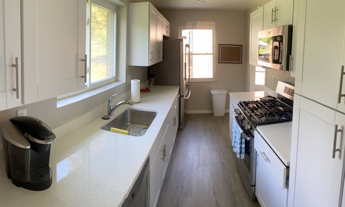 Bedford House | Tranquil Ranch Retreat with Yard, Pet Friendly & Spa