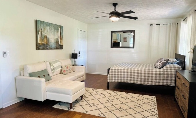 Snellville Apartment | Tranquil Studio Retreat with Ocean View at Norris Lake