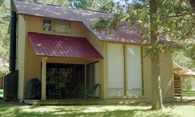 Sunriver Cabin | Inviting Ranch Cabin with Pool and Unlimited SHARC Passes
