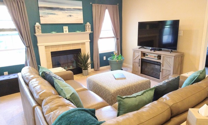 Noblesville House | Relaxing Ranch Retreat in Peaceful Neighborhood with Spa