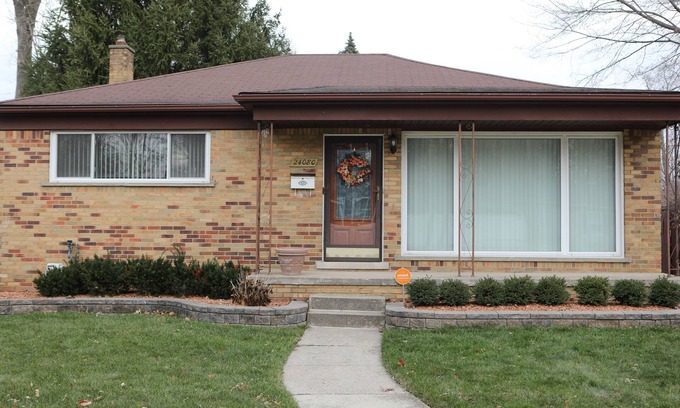 Drayton Plains House | Unwind at Cozy Ranch: Guest Rated 10/10 with Spa & Pool